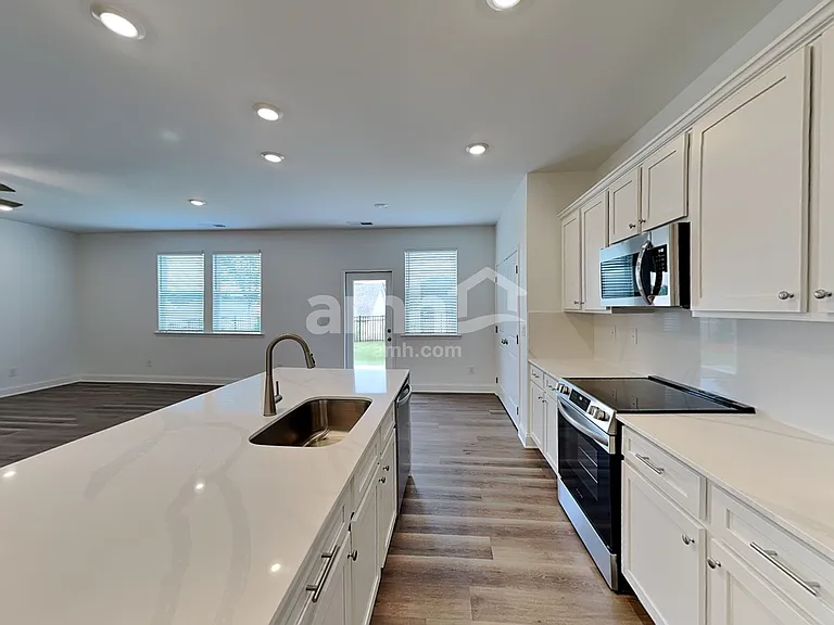 1036 Highland Walk — Photo 3