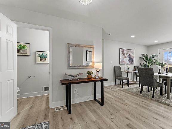 3rd image of 2915 N Rolling Rd