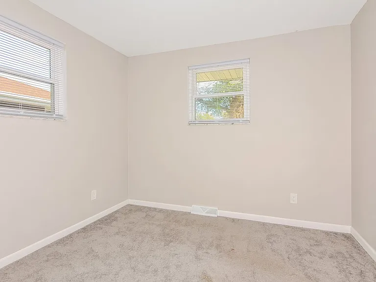 1485073_023_main_bedroom_13275432.jpg