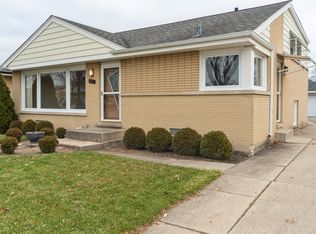 8835 N Elmore St, Niles, IL 60714