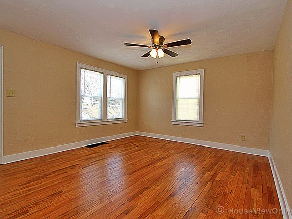 3rd image of 1102 N West End Blvd