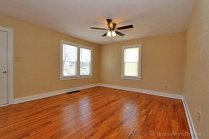 1102 N West End Blvd — Photo 3