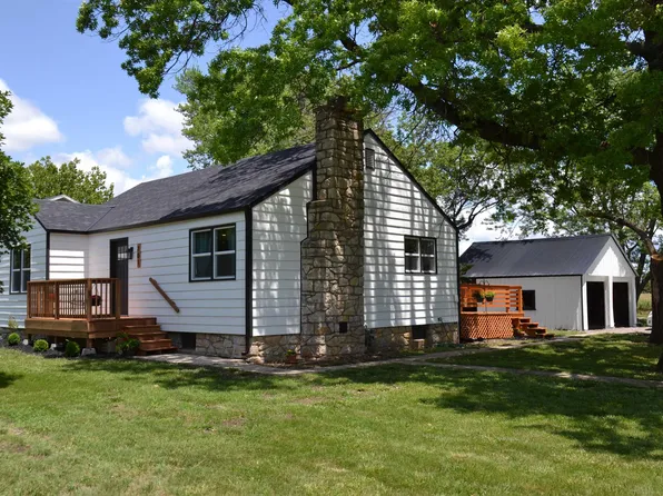 701 Elm St, Lyndon, KS 66451