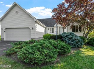 3 Country Woods Dr, Schenectady, NY 12309