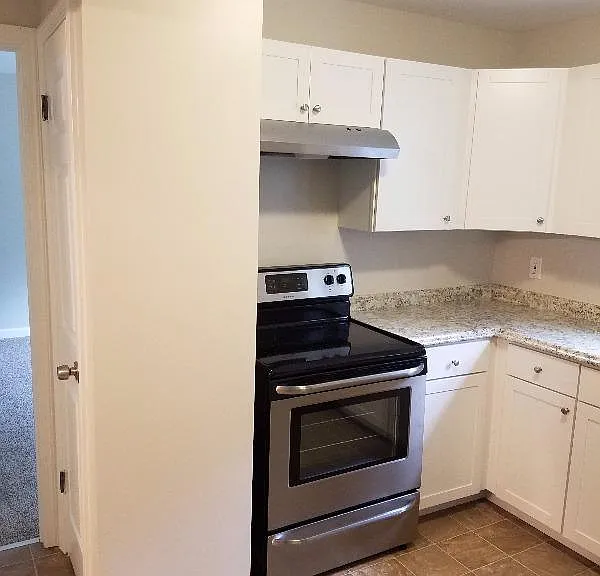 Farmington House Apartments — Photo 3