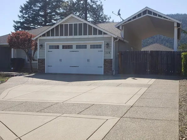 126 Cabernet Cir, Cave Junction, OR 97523