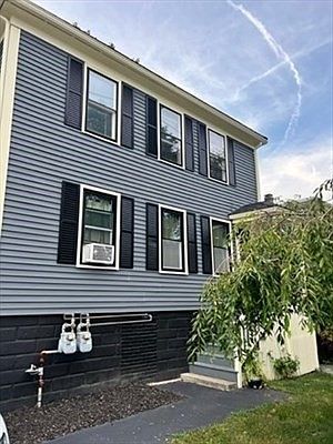 1st image of 17 Davis St APT 1