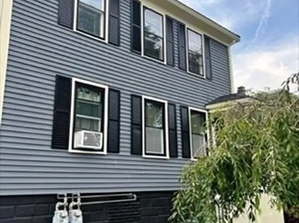 17 Davis St APT 1, Plymouth, MA 02360