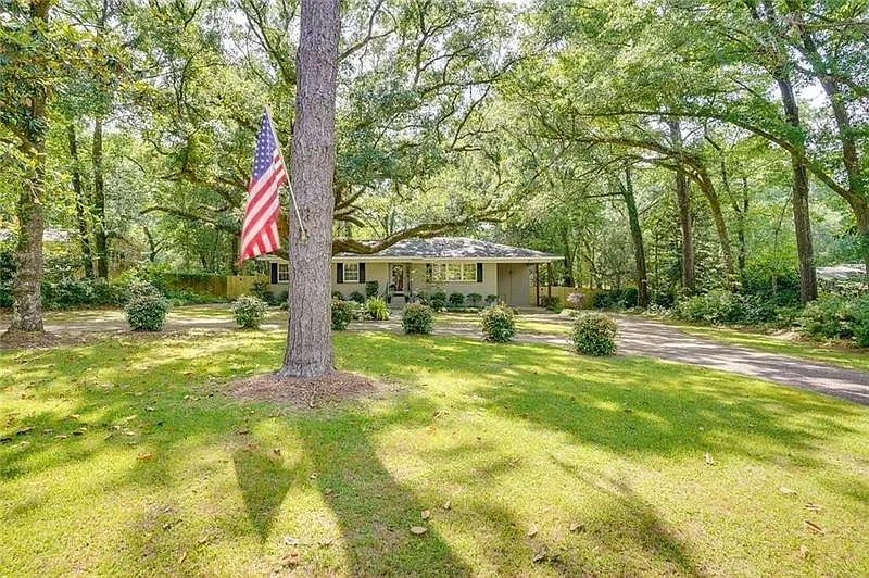 266 Jackson Dr — Photo 2