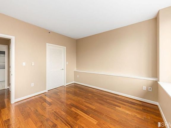3rd image of 260 King St Unit 813
