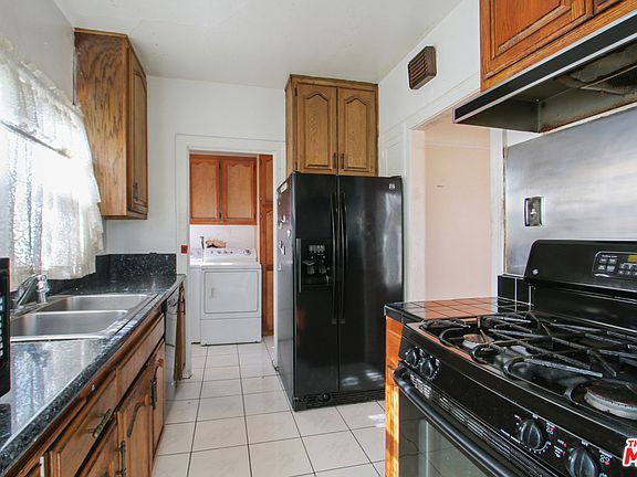 4th image of 2851 S Norton Ave