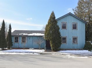 25 Bond St S, Hamilton, ON L9H 3H2