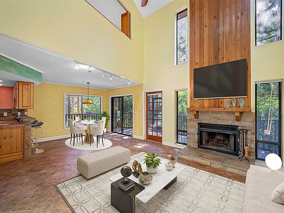 3rd image of 2021 Arbor Dr
