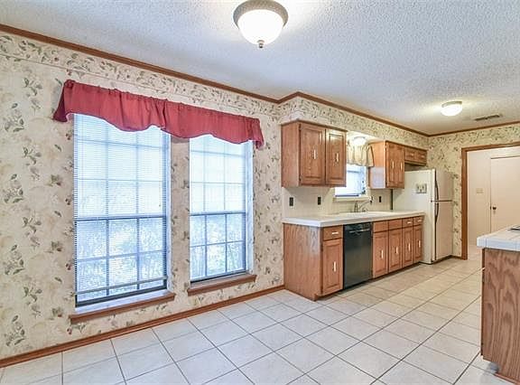 2nd image of 625 McKinney Ave