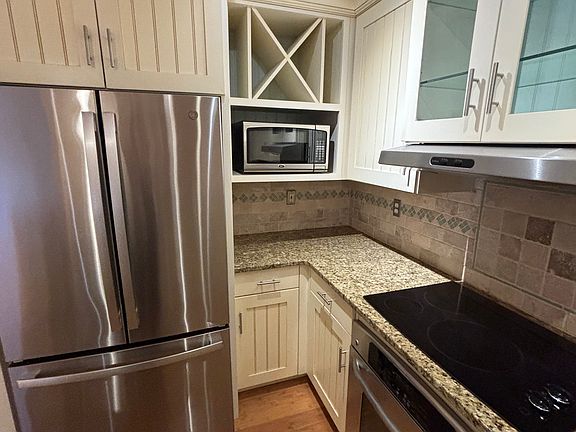 3rd image of 615 Fairway Dr APT 204