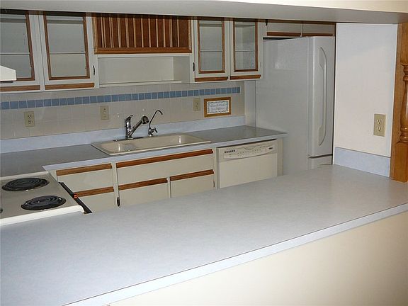 5th image of 1402 SE Excaliber Ln