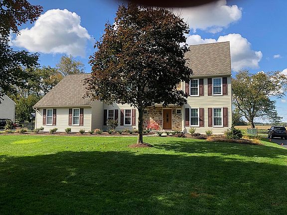 3rd image of 37 Autumnwood Dr