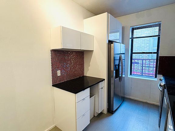 Eat-in Kitchen