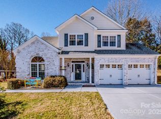 125 Lakewood Circle Dr, Mooresville, NC 28117