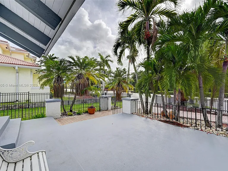 1109 Hollywood Blvd — Photo 13