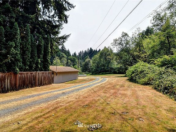 View of entrance driveway 