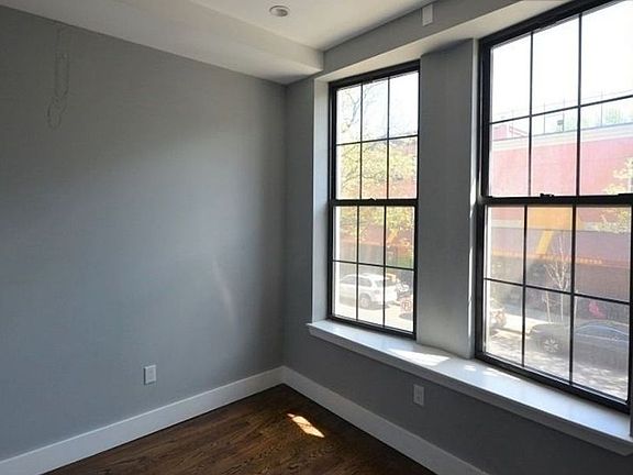 5th image of 617 Gates Ave APT 2B