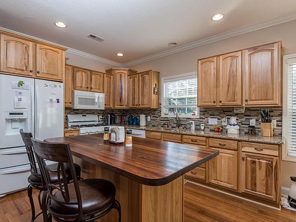 3rd image of 7622 Charmwood Way