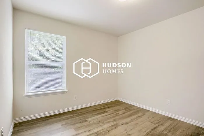 4919 Wellington St — Photo 7
