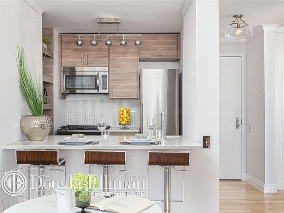 3rd image of 295 Greenwich St #5EN