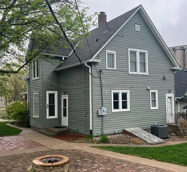 3302 Vinton St — Photo 3