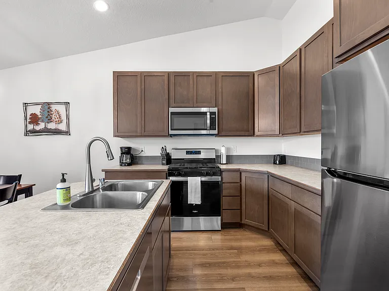 320 S Treeline St — Photo 2
