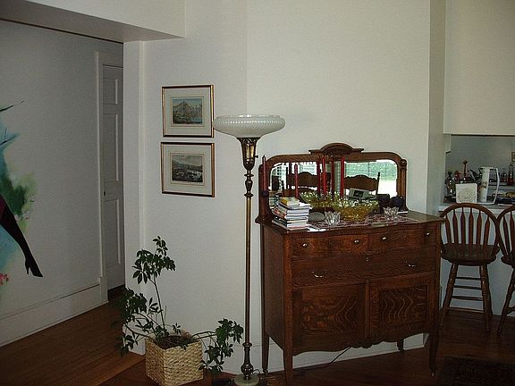 4th image of 2327 Pillsbury Ave