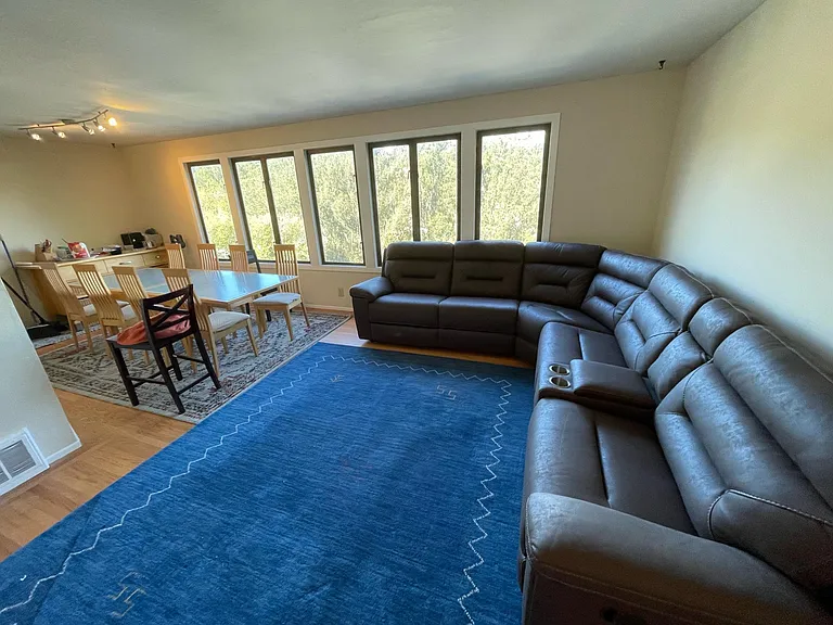 68 Martha Ave — Photo 5