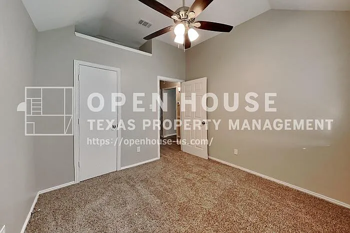 1115 Old Knoll Dr — Photo 17