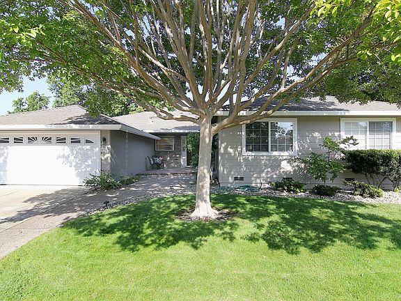3rd image of 291 Lowell Dr