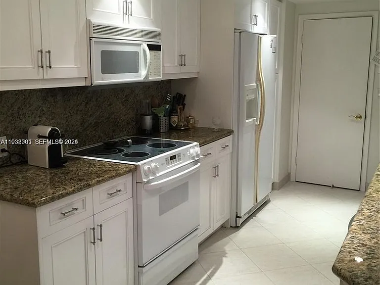 1121 Crandon Blvd #F1107 — Photo 6