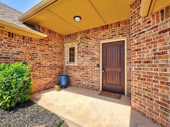 5th image of 73 Bonaire Dr