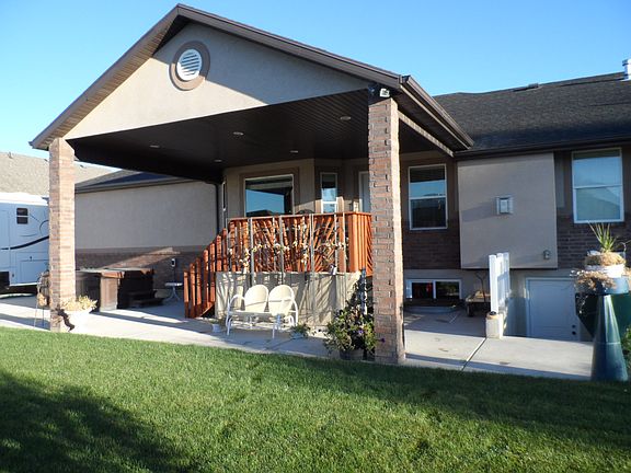 Large Covered Deck/Patio