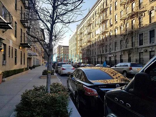 Rented by Uptown Flats LLC | media 24