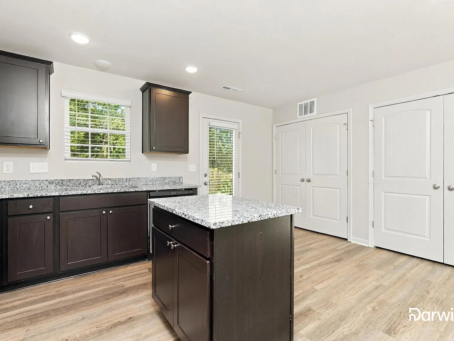 3 bed, 2.0 bath, 1166 sqft, $1,715 — Photo 3