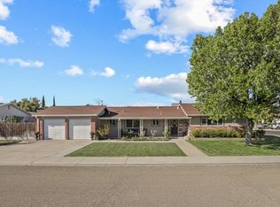 1003 Manor Dr, Ripon, CA 95366