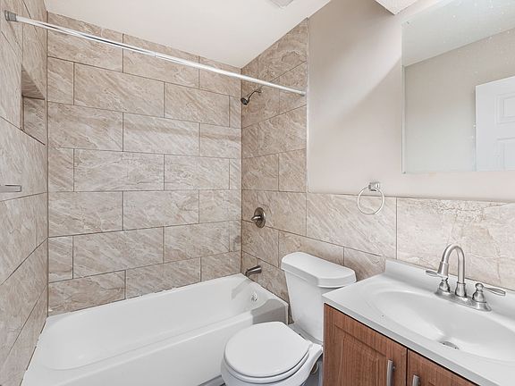 5th image of 959 W 42nd St APT 102