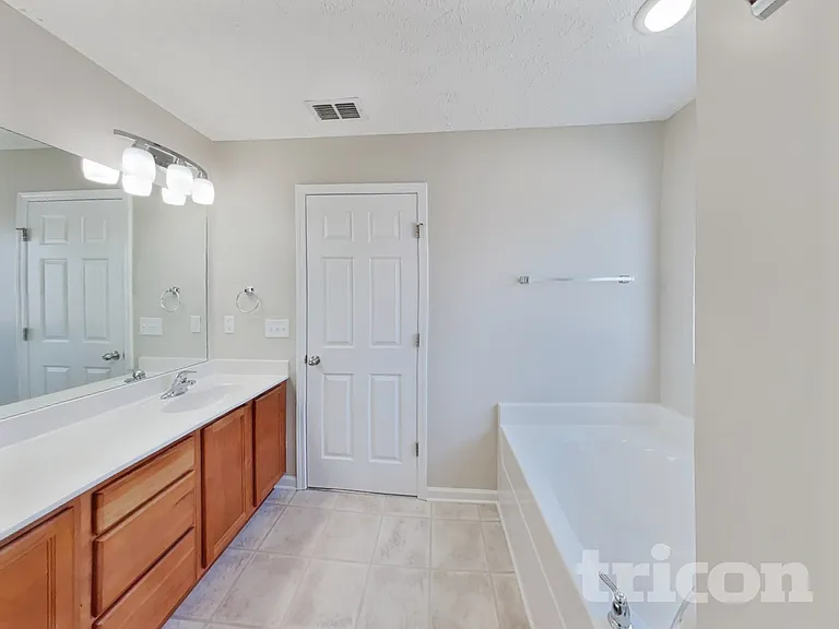 2037 Red Jacket Trce — Photo 10