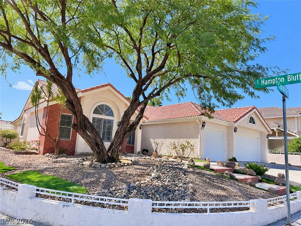 4 bed, 2.0 bath, 2020 sqft, $2,950 — Photo 4