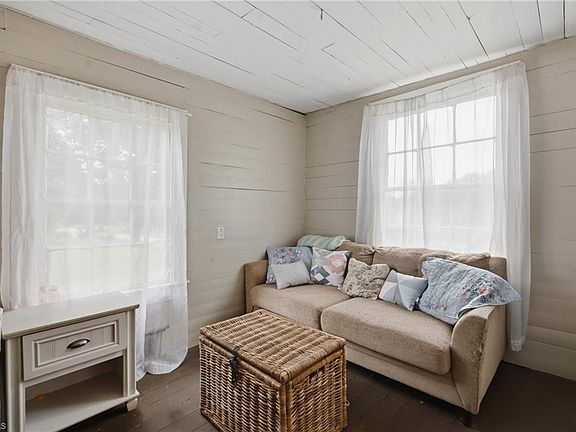 36th image of 985 Traphill Rd