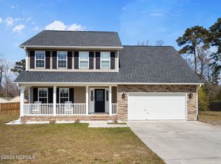 206 Gillespie Dr, Hubert, NC 28539