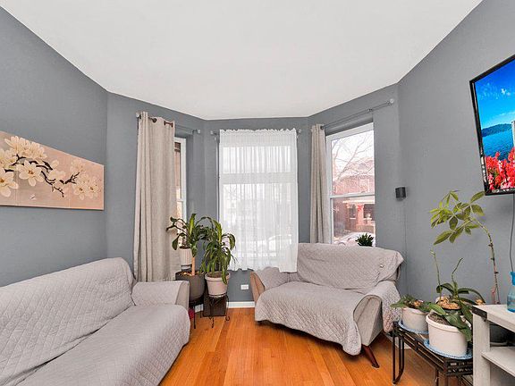 4th image of 1904 S Avers Ave