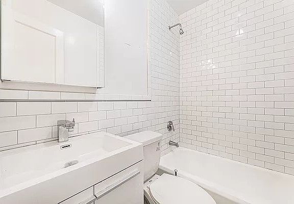 5th image of 222 E 56th St #2EE