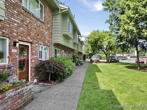 2060 NE Hogan Dr, Gresham, OR 97030