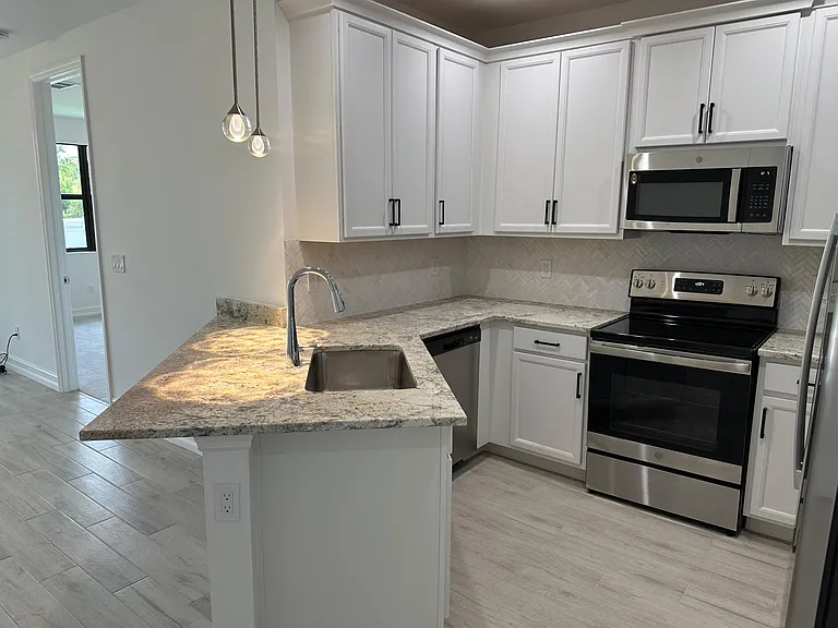 7502 Rockefeller Dr — Photo 2